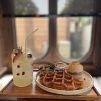 Super big and instagramable cafe in BKK 