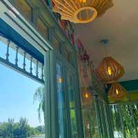 LITTLE CAFE WITH AMAZING LAKE VIEW!