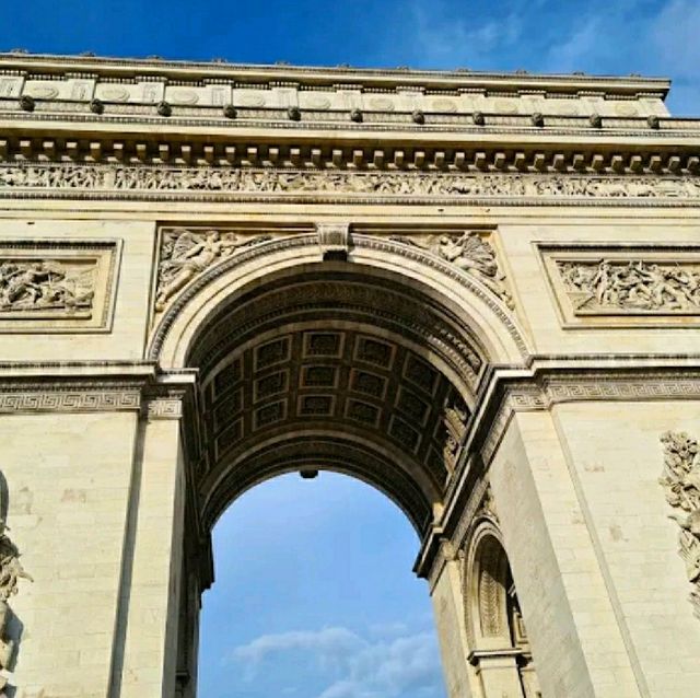 STUNNING MONUMENT IN PARIS!