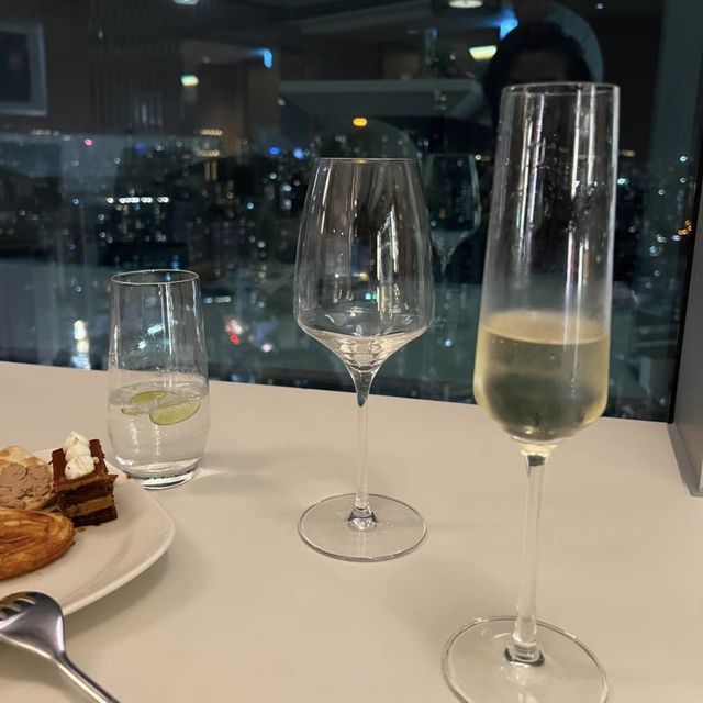 🏨 豪華繽紛：康得思酒店 🌆