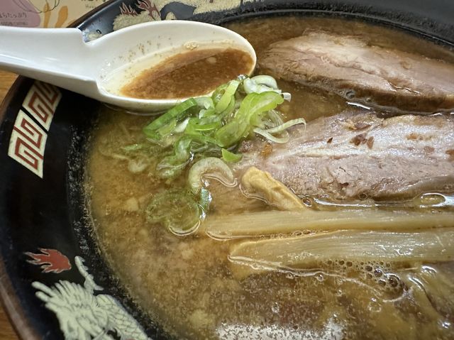 北海道・札幌。自慢の熟成味噌・醤油『さっぽろラーメン 桑名 時計台通本店』