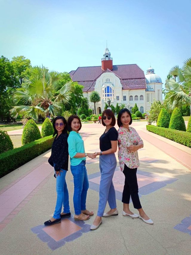 พระราชวังรามราชนิเวศน์ หรือ พระราชวังบ้านปืน 🏛️🏛️