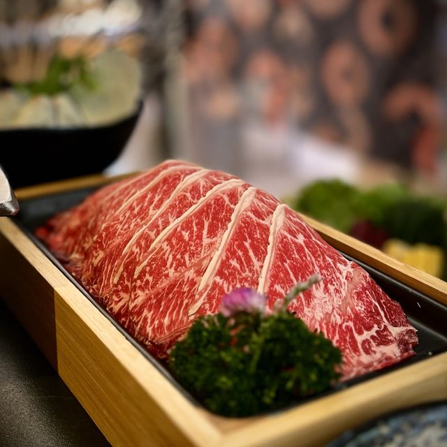 📍香港太古|湊湊甄選 · 湯底配料都係完美嘅火鍋體驗🍲 超可愛Q彈企鵝丸🐧 📍香港太古|湊湊甄選 · 湯底配料都係完美嘅火鍋體驗🍲 超可愛Q彈企鵝丸🐧