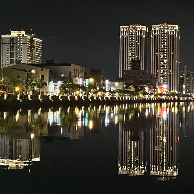 台南《安平運河遊船》好像來到國外遊河 夜間遊河超美 台南《安平運河遊船》好像來到國外遊河 夜間遊河超美