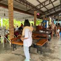 Exploring the Vibrant Floating Markets of Bangkok