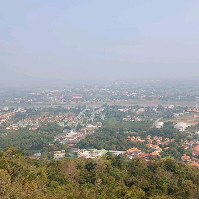 วัดคีรีวงศ์ บนยอดเขากลางเมืองนครสวรรค์