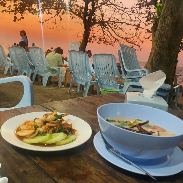 ชมพระอาทิตย์ตกที่หาดลับพัทยา