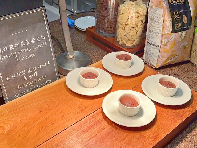 點解要早半年訂位？mezza9 「與廚共饗」超抵食海鮮自助晚餐。