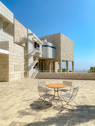 Getty, who exudes a pretty vibe from the entrance🕊️