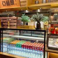 在尖沙咀海邊欣賞夜景 , 享用澳門美食！！！