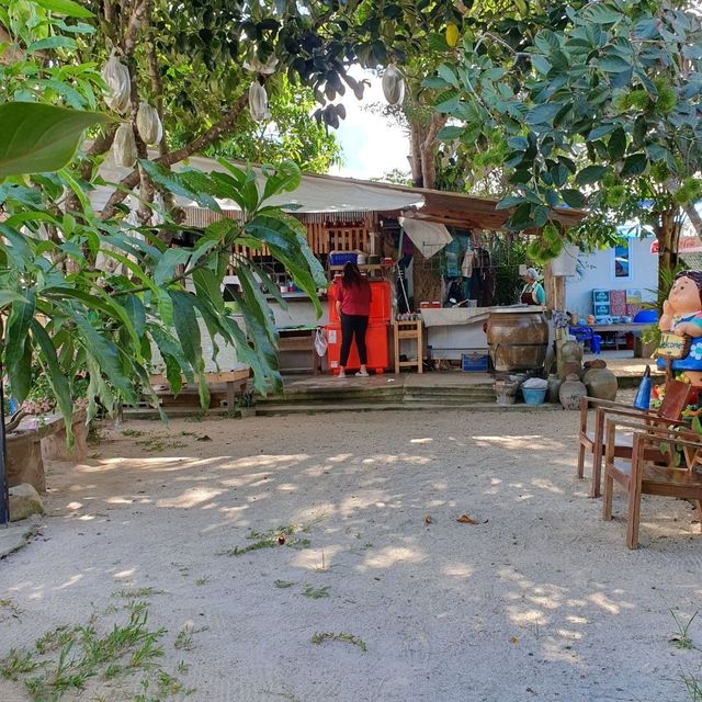อาหารอีสาน บรรยากาศบ้านสวน..ส้มตำบ้านสวนแก้ว..