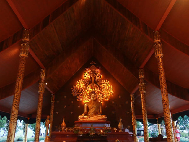 วัดสิรินธรวรารามภูพร้าว  วัดเรืองแสง  อุบลราชธานี
