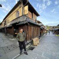 Time travel through streets of Kyoto