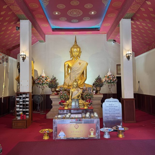 กราบสักการะวัดสระเกศราชวรวิหาร (วัดภูเขาทอง)