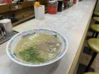 福岡・博多区。一杯290円のシンプル美味いとんこつラーメン『博多ラーメンはかたや 堅粕店』