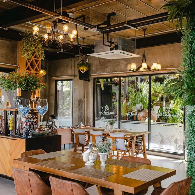 คาเฟ่สุดชิล บรรยากาศในสวน มุมถ่ายรูปอีกเพียบ 