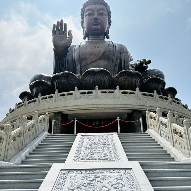 Tian Tan Buddha: Hong Kong's Serene Icon