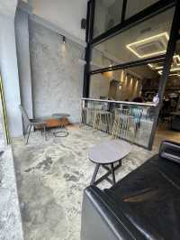 ᪥古舊街頭中一點摩登咖啡店᪥