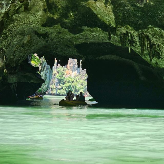 พายเรือที่เกาะห้อง