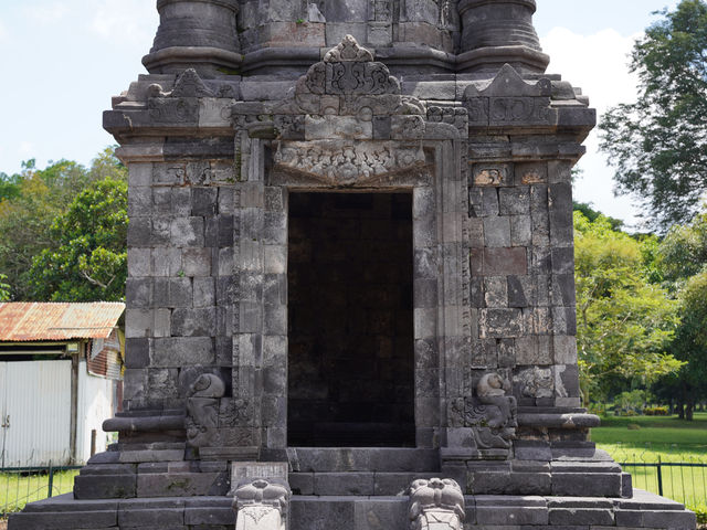 Small and Humble Candi Lumbung awaits you!