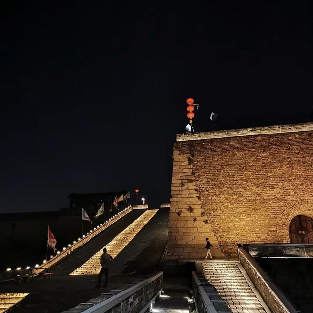 玄武門｜以玄武之澄波，印鍾山之蒼翠