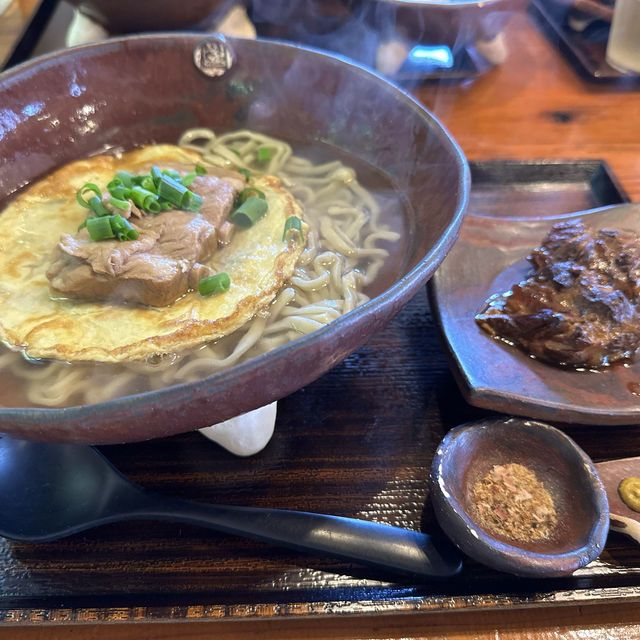【沖縄】あぐーだしスープが特徴的な沖縄そばのお店