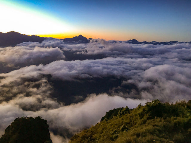 台灣桃山日出雲海