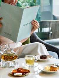 นั่งจิบชาและทานขนมชิลๆ ที่ Oort Cloud Tea Room