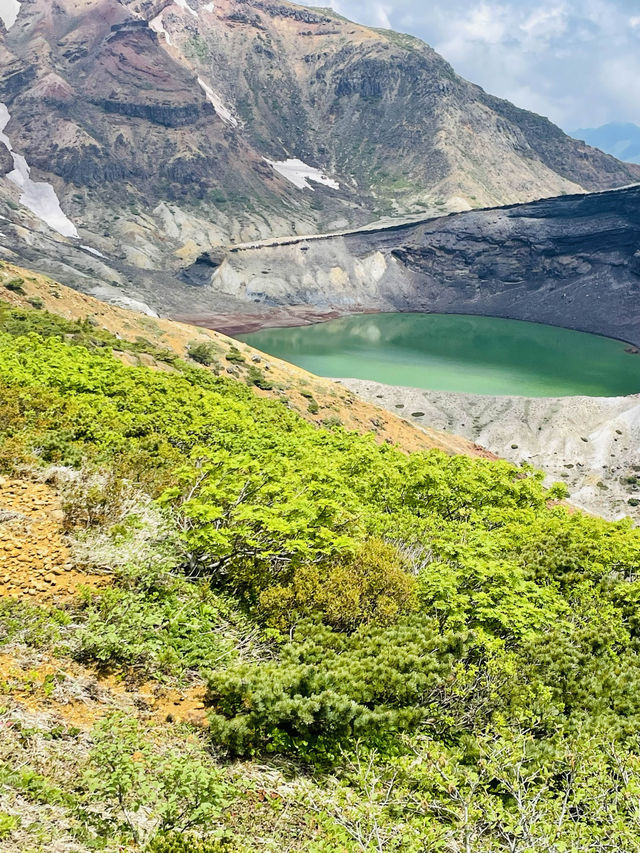 【宮城県】わずか30%の確率でしか見れない絶景「蔵王の御釜」