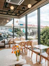 曼谷的Rebellion Café，咖啡店以其獨特的飲食文化
