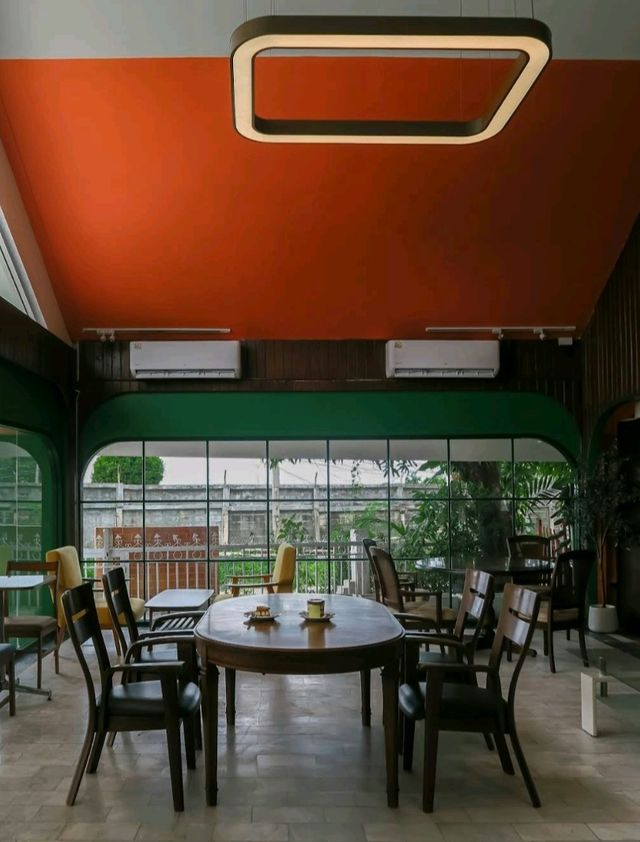 THURSDAE คาเฟ่ชาใต้ ย่านถนนสนามบิน - เชียงใหม่