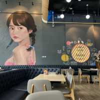 Manee Cafe & Bistro