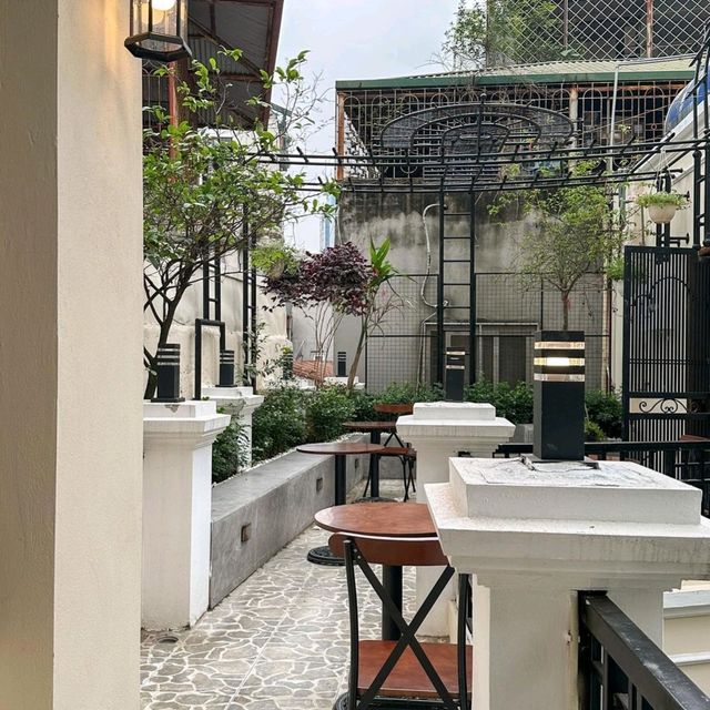 THE YARD CAFE & BISTRO