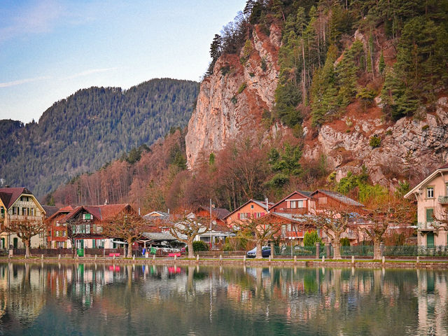 Riverside Retreat: A Serene Café Experience in Interlaken