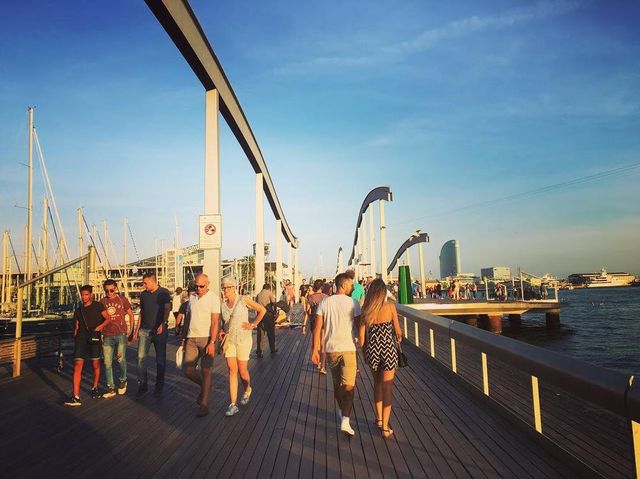 西班牙巴塞隆納-夕陽下漫步海上蘭布拉：Rambla de Mar