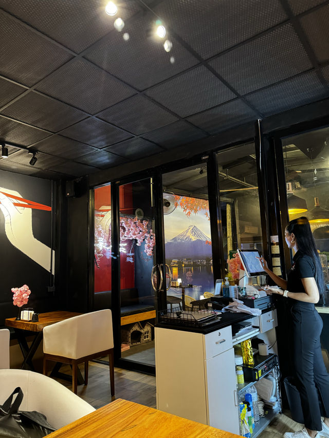 タイ🇹🇭プーケット　🍸barと寿司ラウンジ🍣