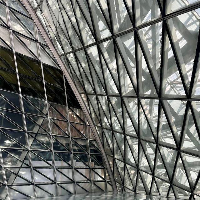 深圳當代藝術與城市規劃館-福田區文化藝術的新地標，別具一格的現代建築