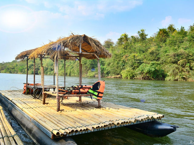 ที่พักริมแม่น้ำล่องแพเปียกชมธรรมชาติ กาญจนบุรี