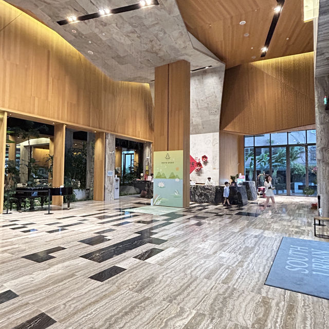 超高CP值！露天泳池健身房，走路到夜市的4星級飯店
