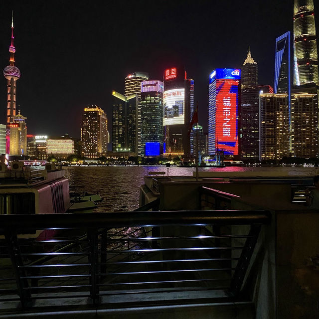 The Best of Old and New: Stroll Along the Iconic Bund in Shanghai