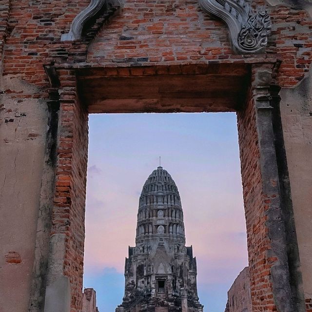 เที่ยวพระปรางค์เก่าแก่ อยุธยา 