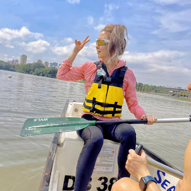Explore Dragon Boat Adventures near Singapore’s Jurong Lake!