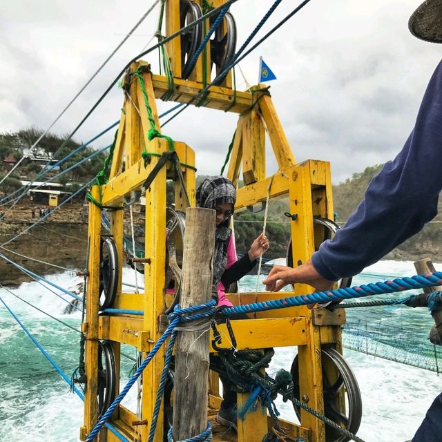 🇮🇩 Timang Beach Gondola:  Exhilarating Wooden Ride Across the Roaring Waves