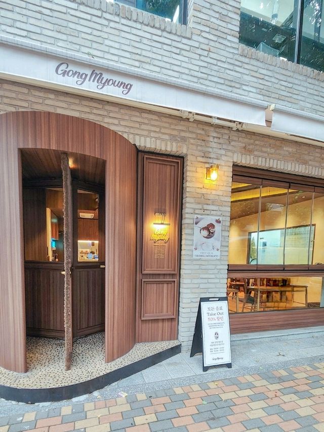 서교동에서 만날 수 있는 고즈넉한 분위기 < 카페 공명 합정점 서울 작업실 > 
