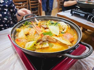 A local delight in Taean, crab soup at Deoksu Sikdang