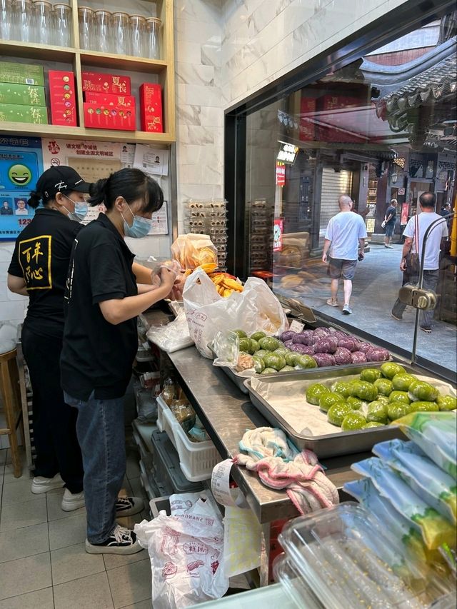 Must Eat Snacks in Shanghai Yu Garden 