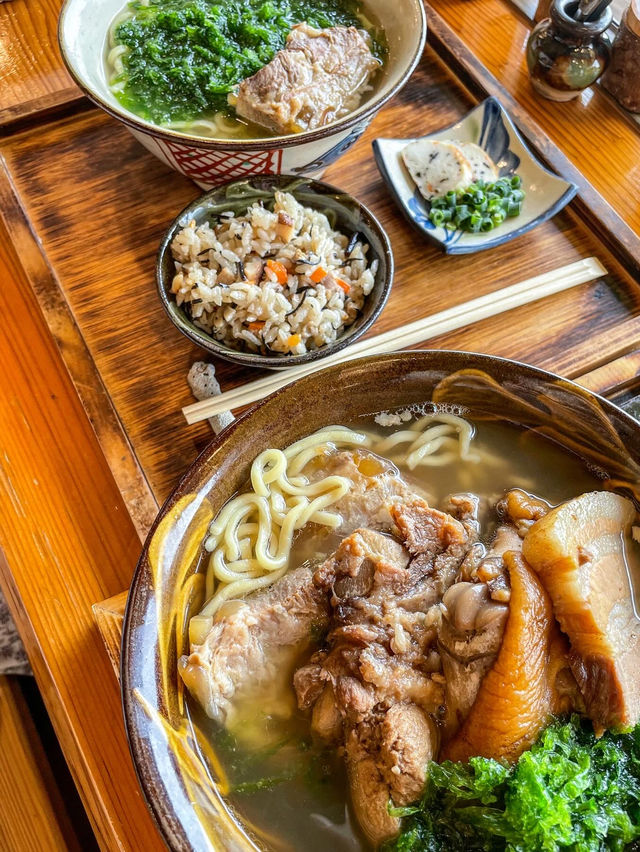【沖縄】南城市  青い海を見ながらいただく沖縄そばの名店
