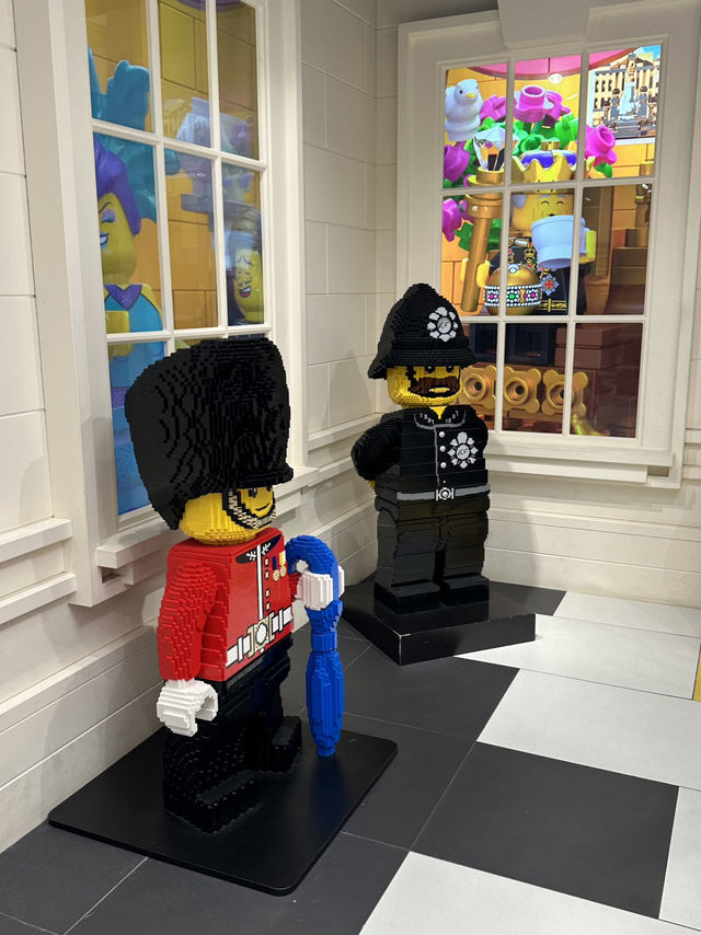 LEGO Wonderland: Explore Leicester Square’s Ultimate Store 🇬🇧
