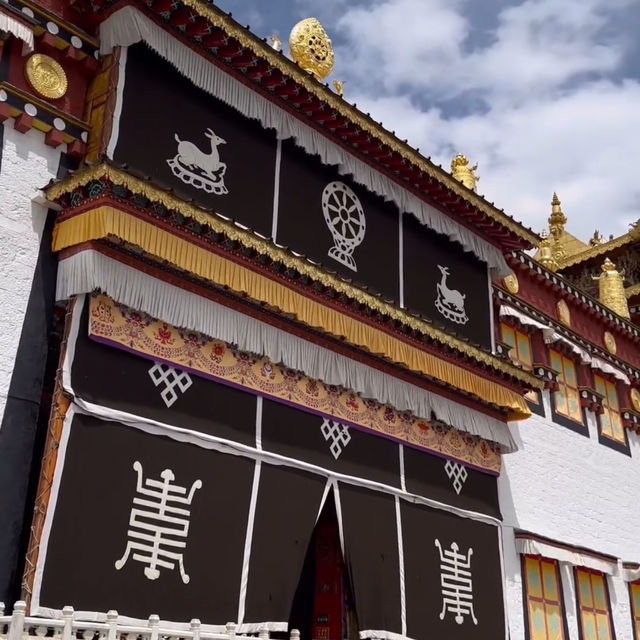 Largest Tibetan Buddhist monastery in Yunnan