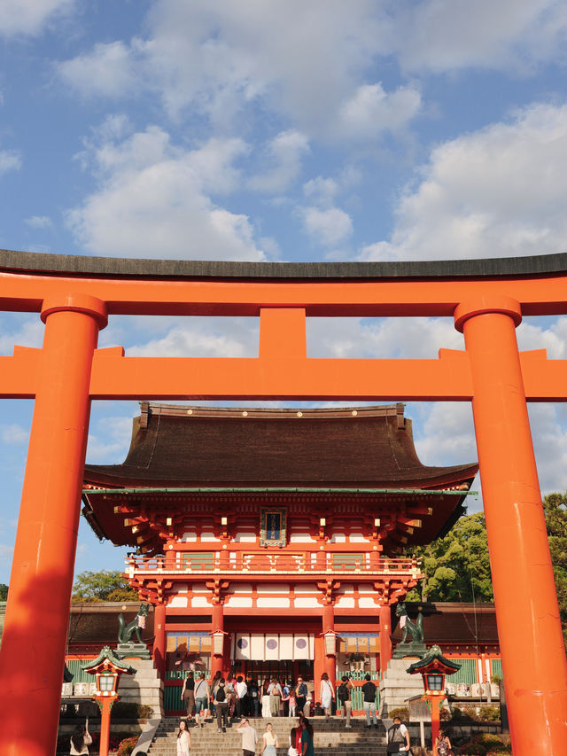 ✈️日本京都走進看不到盡頭的鳥居神社🤎